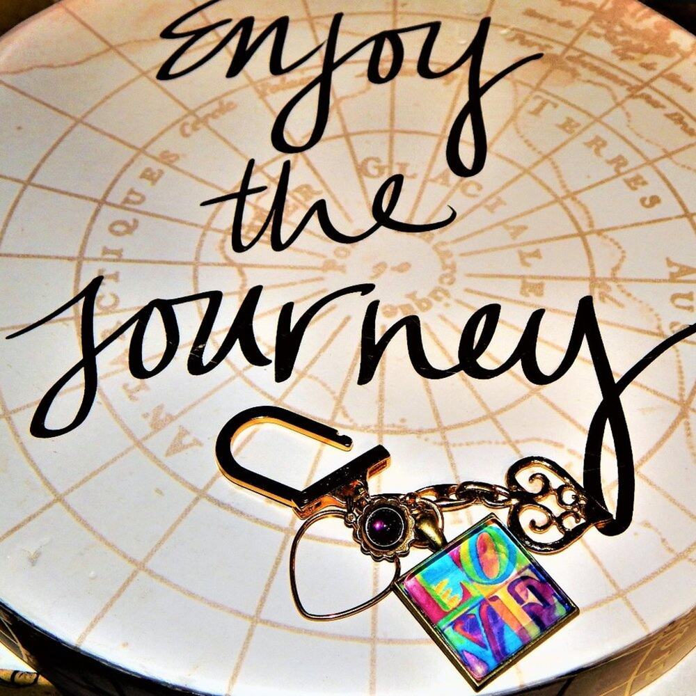 Artisan Pop Art "LOVE"  Keychain - Picture 2 of 5